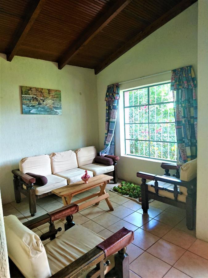 Pink House Hostel San Lucas Toliman Exterior photo
